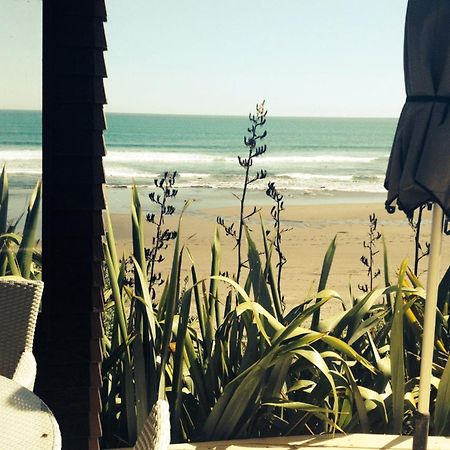 Chester Cottage Beachfront Oakura Kültér fotó