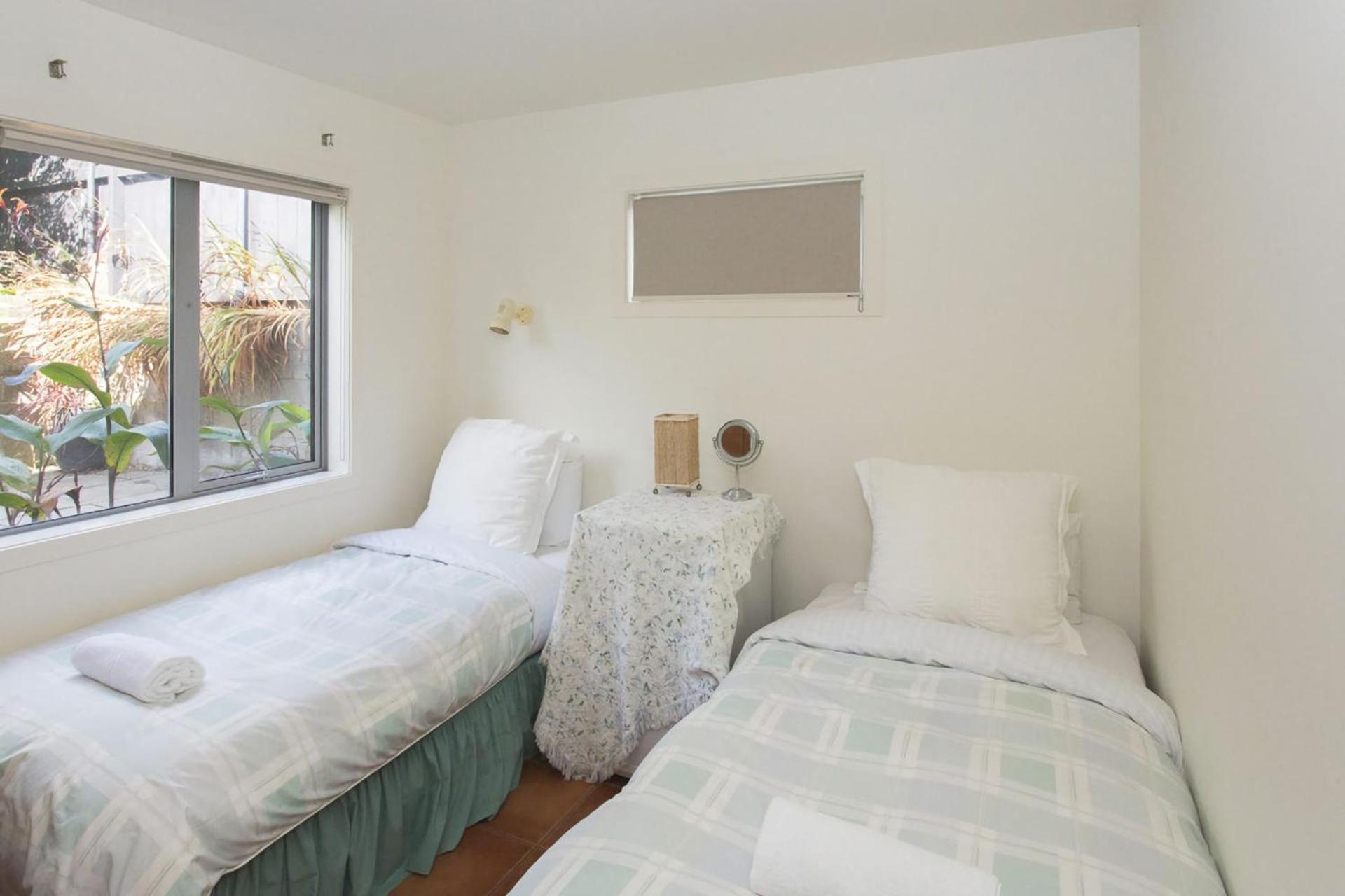 Chester Cottage Beachfront Oakura Kültér fotó