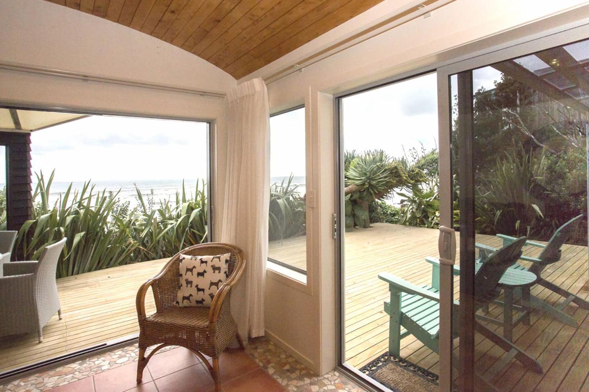 Chester Cottage Beachfront Oakura Kültér fotó